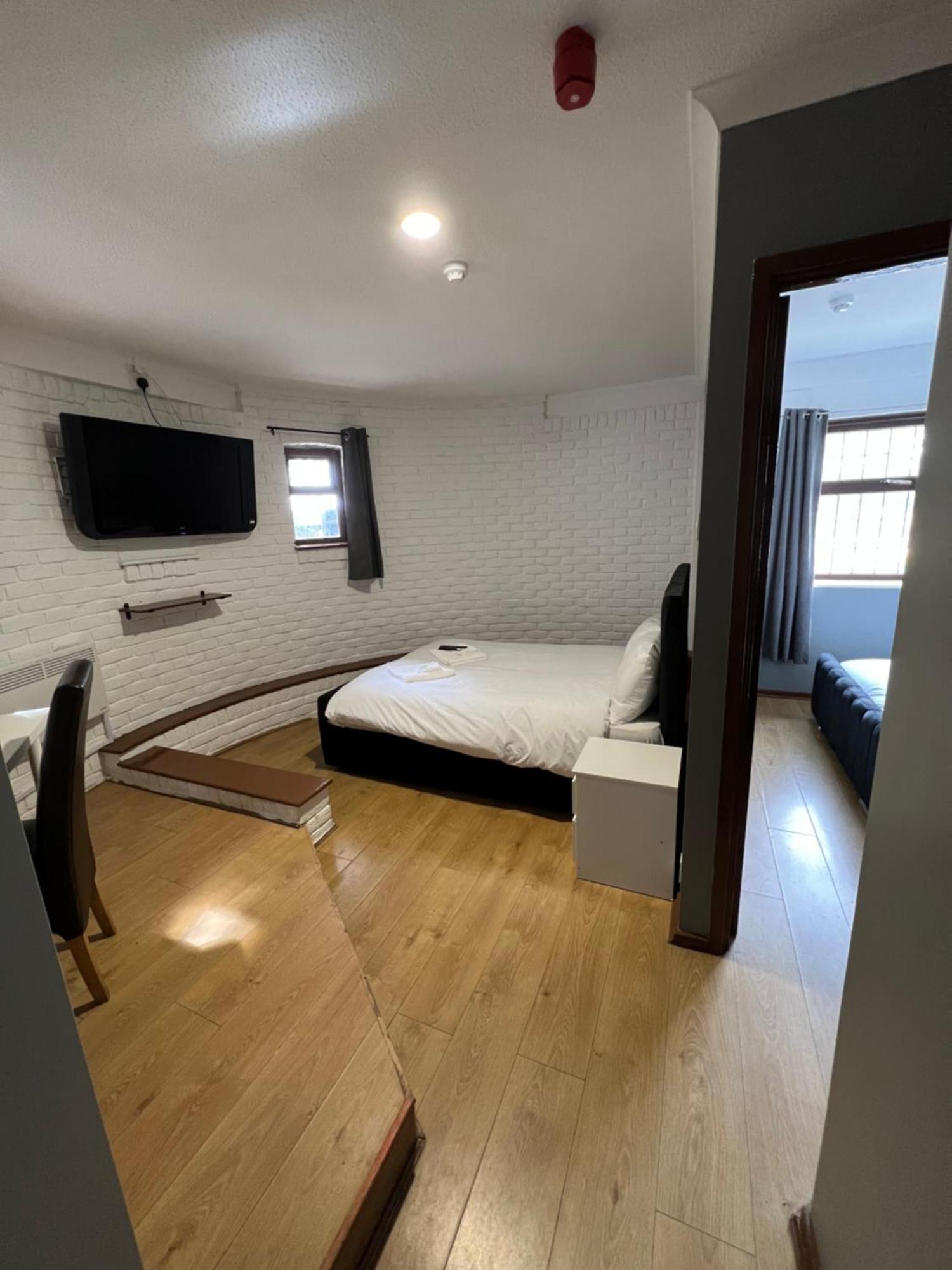 Oyo Stay Inn Express, Cambridge Papworth Everard Εξωτερικό φωτογραφία