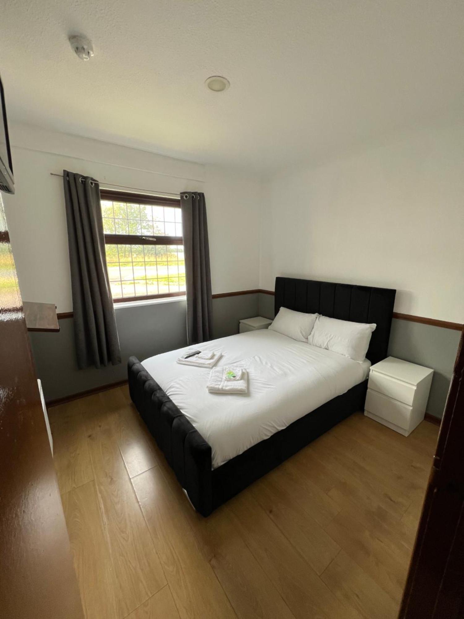 Oyo Stay Inn Express, Cambridge Papworth Everard Εξωτερικό φωτογραφία