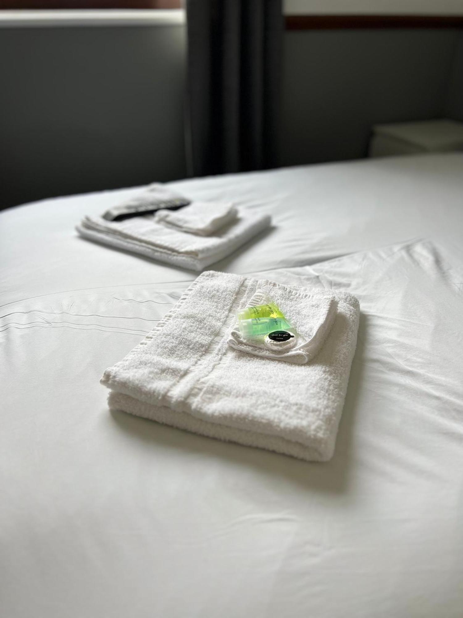 Oyo Stay Inn Express, Cambridge Papworth Everard Εξωτερικό φωτογραφία